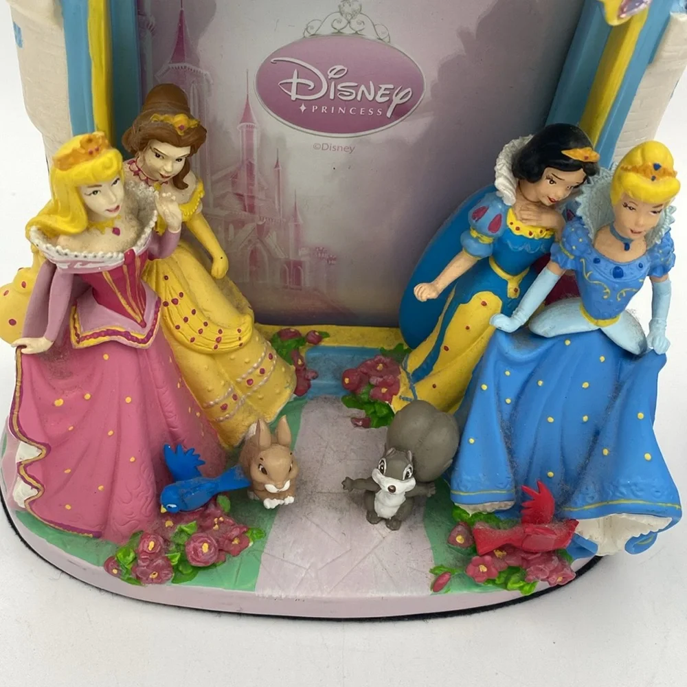 Disney Princess Castle 4x6” picture frame w/ matching figurine READ